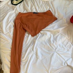 one sleeve crop top from pretty little thing!